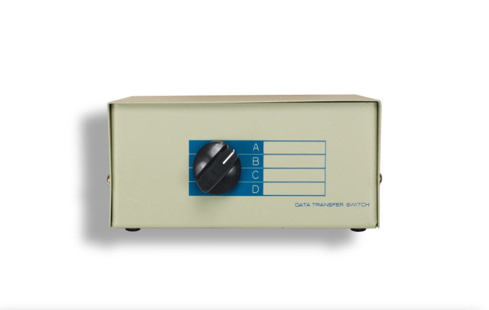 4-Way DB9 Manual Data Switch - Image 2